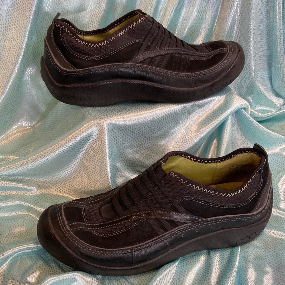 Privó size 8 black walking shoes. Super comfy. Laceless slip-on. Black Fc 2